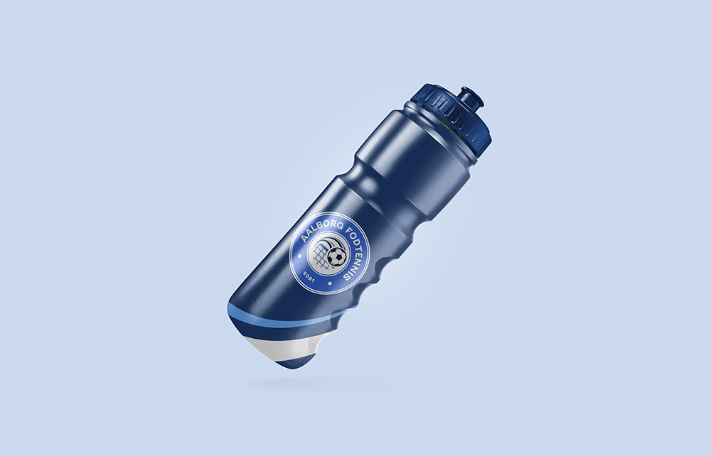 Mockup af drikkedunk med Aalborg Fodtennis logo på