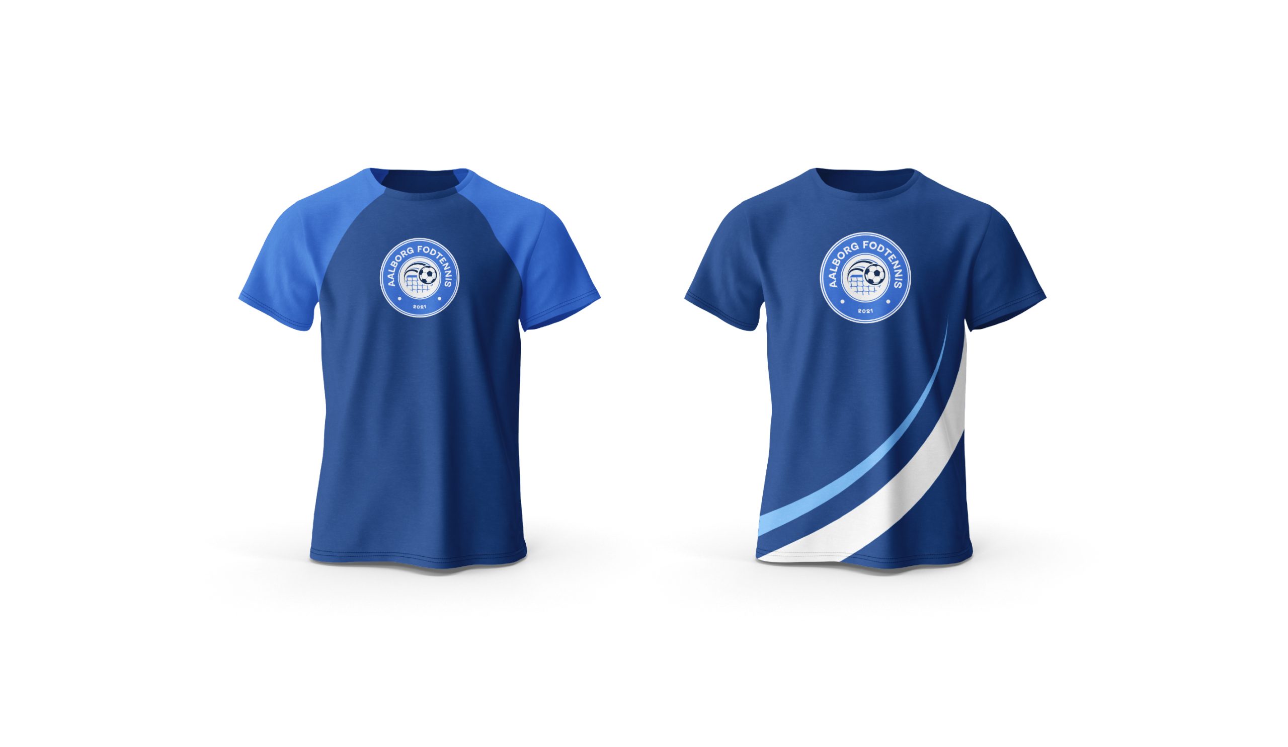 Mockup af T-shirts med Aalborg Fodtennis logo på