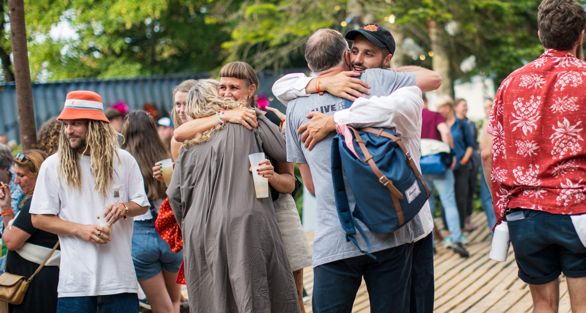 På pladsen til Alive Festival