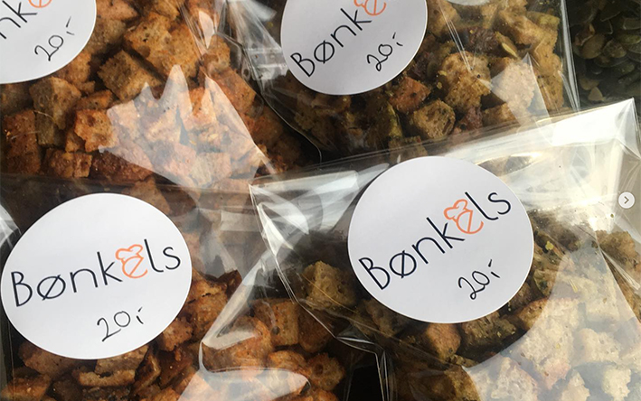 Bønkels mad med klistermærker på