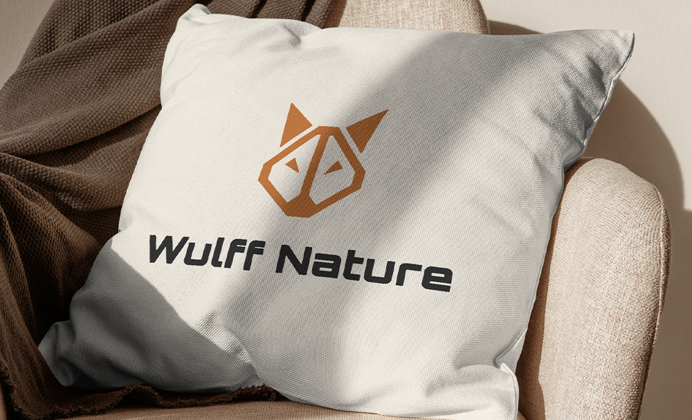 Mockup af Wulff Nature logo på pude