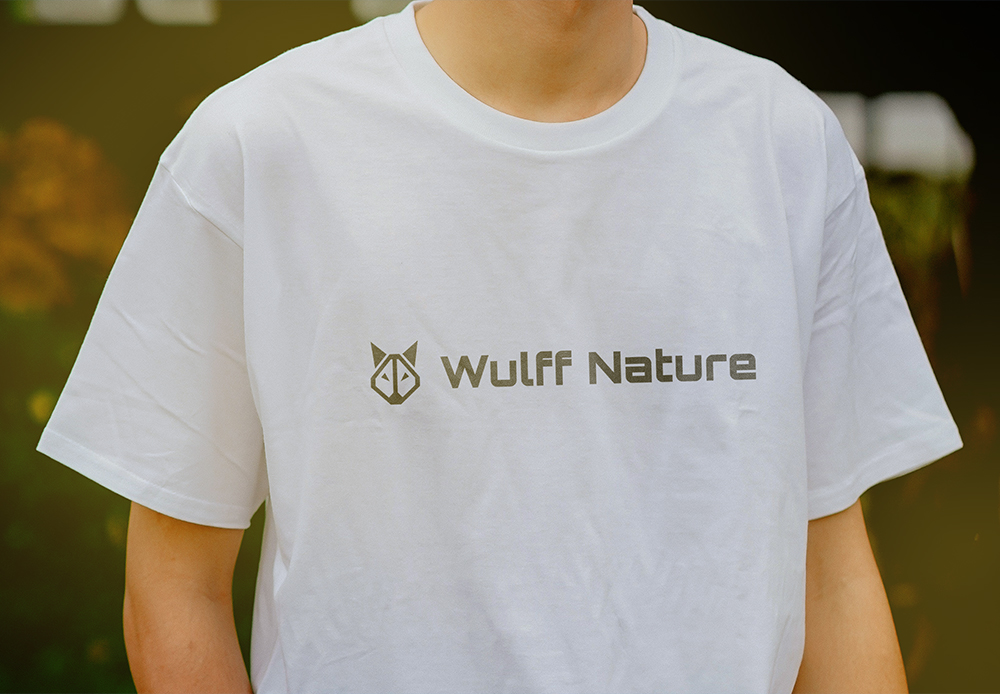 Mockup af Wulff Nature logo på T-shirt
